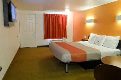 Photo 5 - Motel 6 Erie, PA