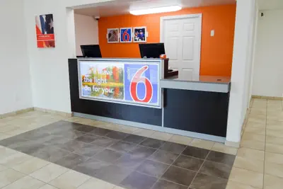 Photo 2 - Motel 6 Erie, PA