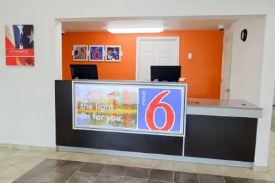 Photo 4 - Motel 6 Erie, PA