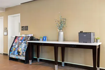 Photo 3 - Hampton Inn & Suites Los Angeles - Glendale