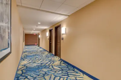 Photo 4 - Hampton Inn & Suites Los Angeles - Glendale