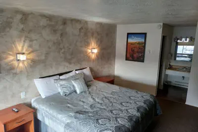Photo 5 - High Desert Inn