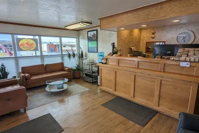 Photo 3 - High Desert Inn