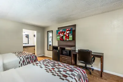 Photo 2 - Red Roof Inn & Suites Wapakoneta