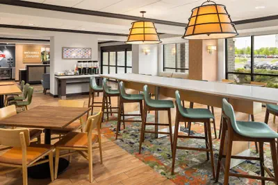Photo 4 - Hampton Inn Minneapolis-Roseville