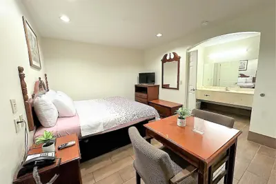 Photo 2 - Budget Inn