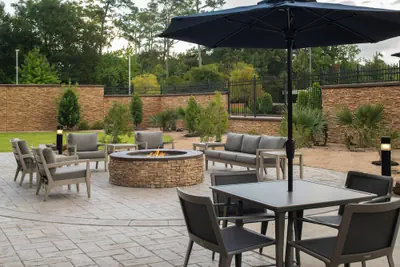 Photo 2 - Courtyard by Marriott Houston City Place