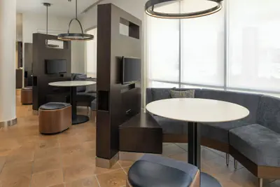 Photo 4 - Courtyard by Marriott Houston City Place