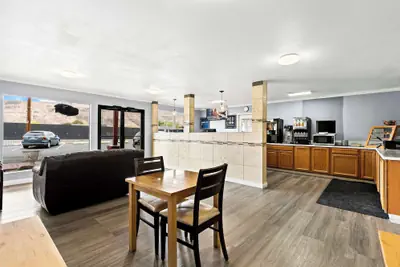 Photo 3 - Red Lion Inn & Suites Yakima