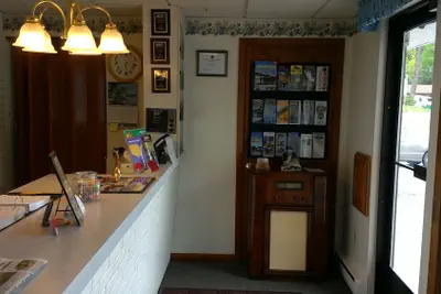 Photo 3 - Brentwood Motor Inn
