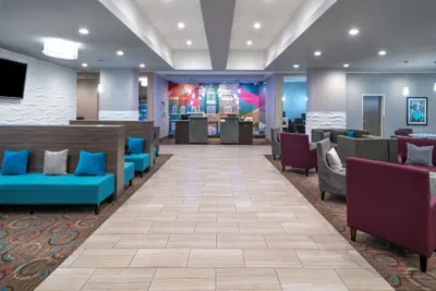 Photo 3 - La Quinta Inn & Suites by Wyndham Forsyth