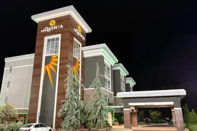 Photo 2 - La Quinta Inn & Suites by Wyndham Forsyth
