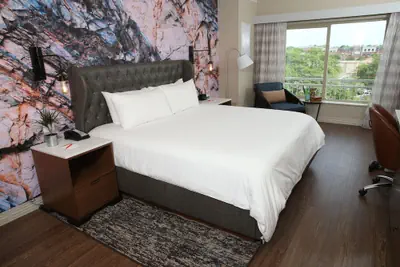 Photo 3 - Hotel Indigo Naperville Riverwalk by IHG
