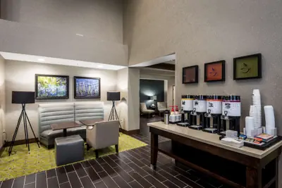 Photo 2 - Hampton Inn & Suites Hammond