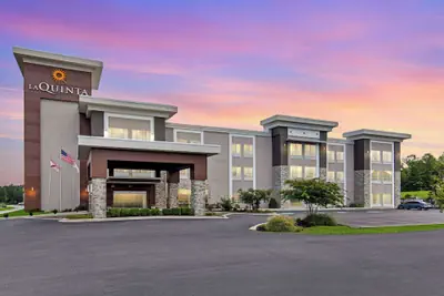 Photo 2 - La Quinta Inn & Suites by Wyndham Cullman