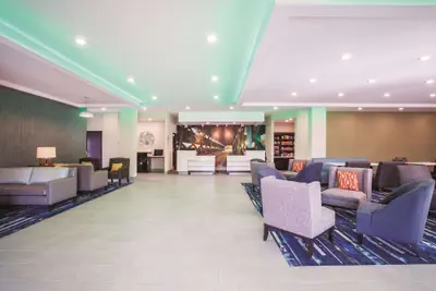 Photo 3 - La Quinta Inn & Suites by Wyndham Cullman