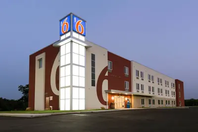 Photo 2 - Motel 6 Poplar Bluff, MO