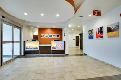 Photo 4 - Motel 6 Poplar Bluff, MO