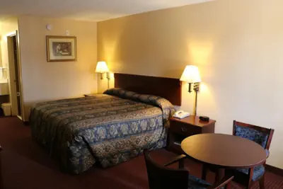 Photo 4 - Western Inn