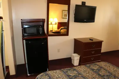 Photo 3 - Western Inn