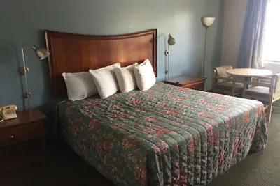 Photo 3 - Sunset Inn