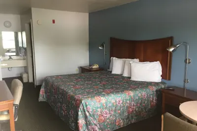 Photo 5 - Sunset Inn