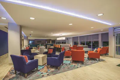 Photo 4 - La Quinta Inn & Suites by Wyndham Kingman
