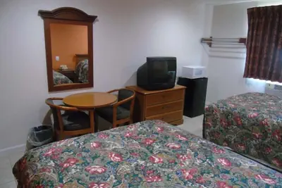 Photo 5 - Americas Express Inn