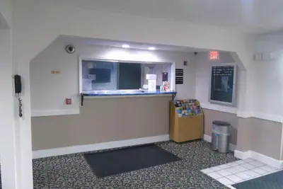 Photo 4 - Americas Express Inn