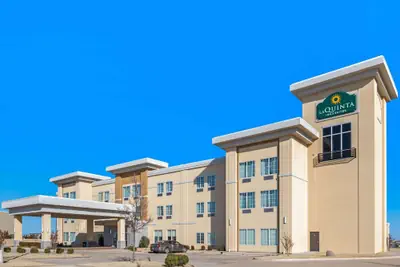 Photo 2 - La Quinta Inn & Suites by Wyndham Weatherford OK