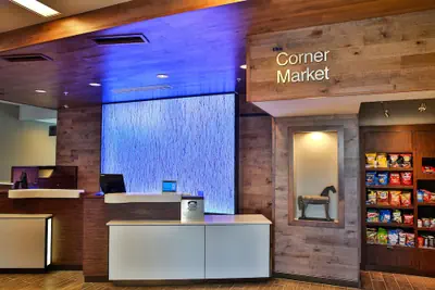 Photo 3 - Fairfield Inn & Suites by Marriott Savannah Midtown