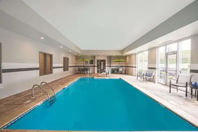 Photo 2 - La Quinta Inn & Suites by Wyndham Cleveland near Lee Univ