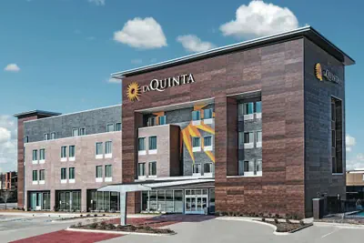 Photo 2 - La Quinta Inn & Suites by Wyndham Dallas Grand Prairie North