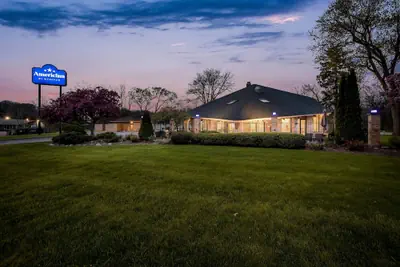 Photo 2 - AmericInn by Wyndham Delafield-Waukesha-Milwaukee