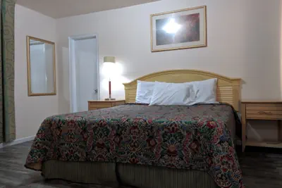 Photo 2 - Travelers Inn Clearwater