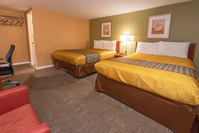 Photo 4 - Town Motel