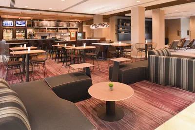 Photo 2 - Courtyard by Marriott Toledo North