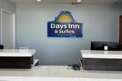 Photo 3 - Days Inn & Suites by Wyndham Colorado City/I-20