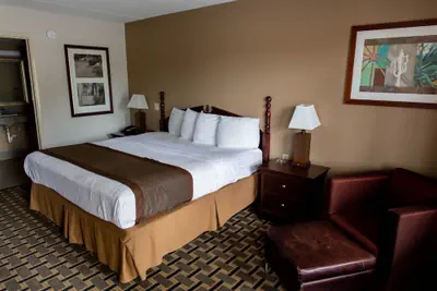Photo 3 - Regency Inn