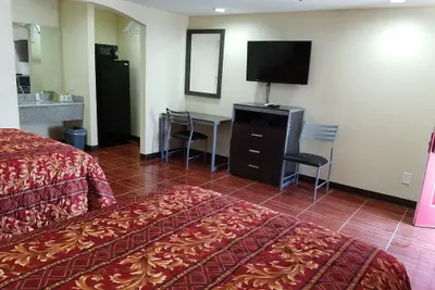 Photo 4 - Luxury Inn & RV Park