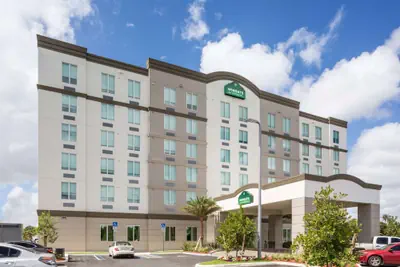 Photo 2 - Wingate By Wyndham Miami Airport