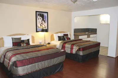 Photo 4 - El Trovatore Motel