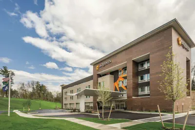 Photo 2 - La Quinta Inn & Suites by Wyndham Clifton Park/Saratoga Area