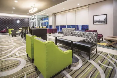 Photo 3 - La Quinta Inn & Suites by Wyndham Clifton Park/Saratoga Area