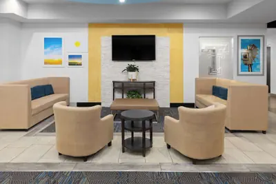 Photo 5 - Days Inn & Suites by Wyndham Lubbock Medical Center