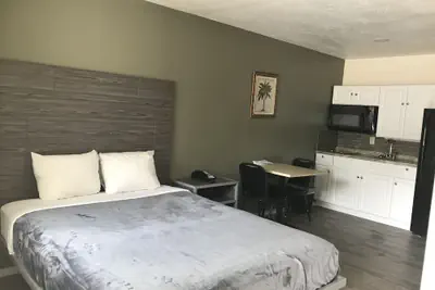 Photo 4 - Paris Extended Stay Suites