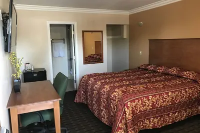 Photo 4 - Fullerton Lodge