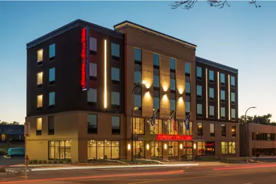 Photo 2 - Hampton Inn & Suites Minneapolis University Area