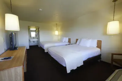 Photo 3 - Palms Inn & Suites