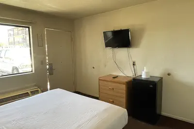 Photo 4 - Palms Inn & Suites